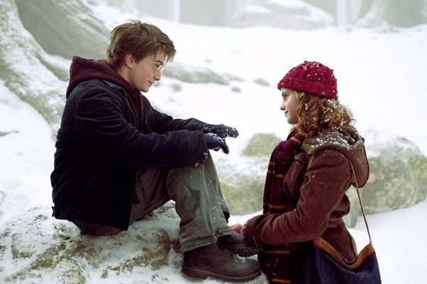 Do Harry and Hermione ever kiss?