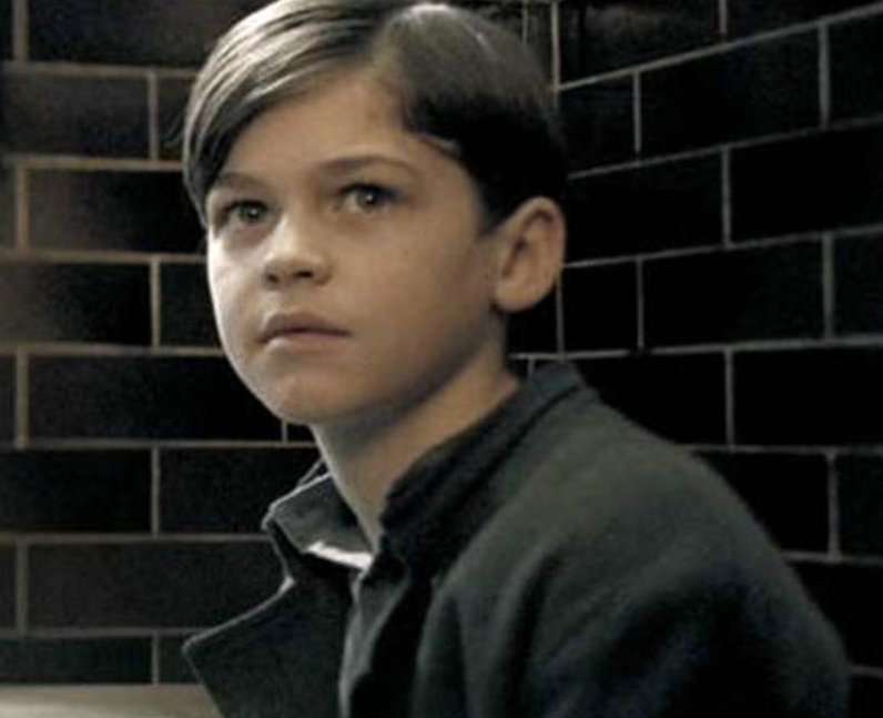 How old was Hero Fiennes Tiffin when he played young Tom Riddle in ...