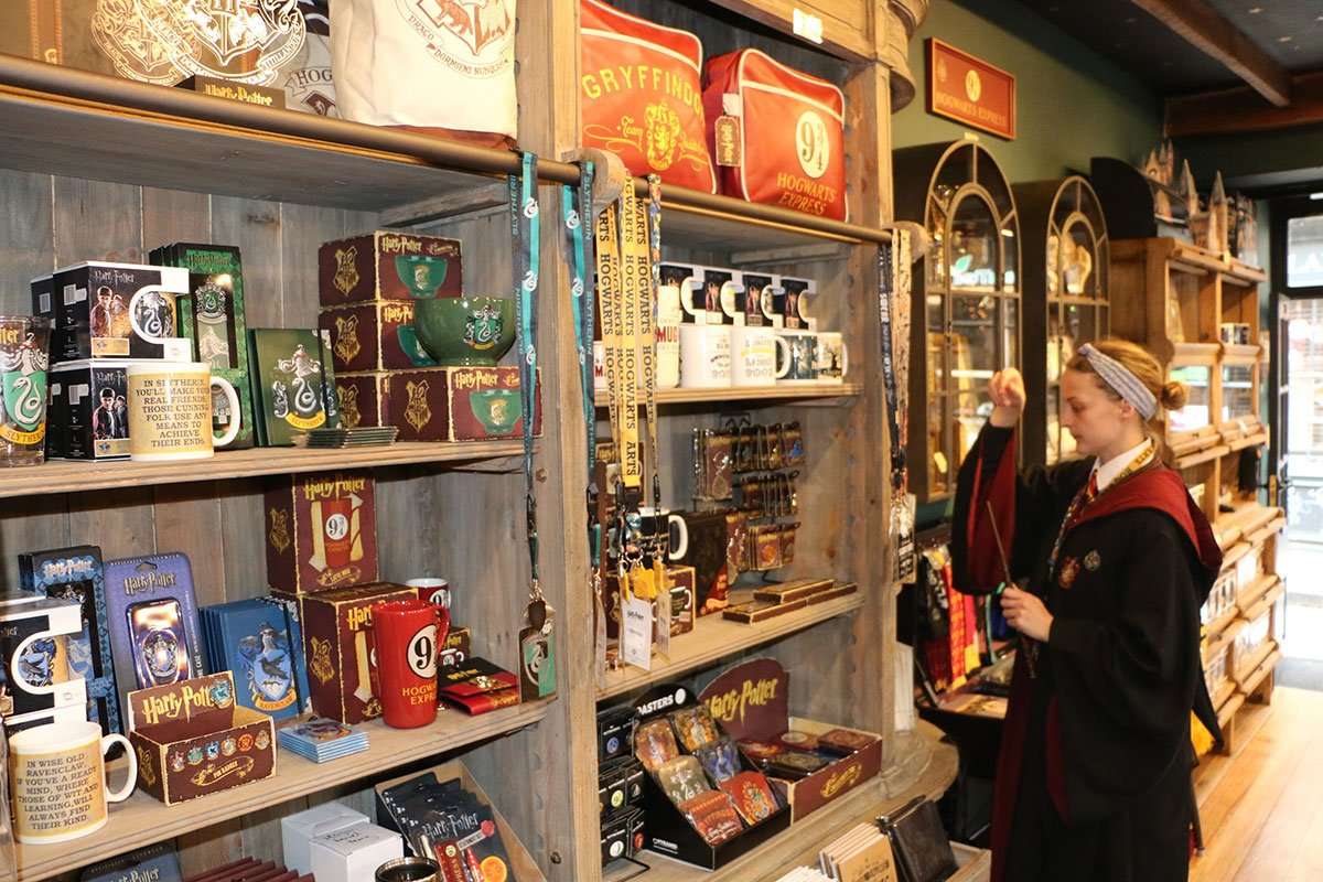 Magic! Harry Potter shop opens on the real Diagon Alley ...