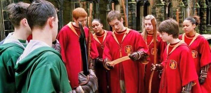 Slytherin and Gryffindor Quidditch Teams (1992)