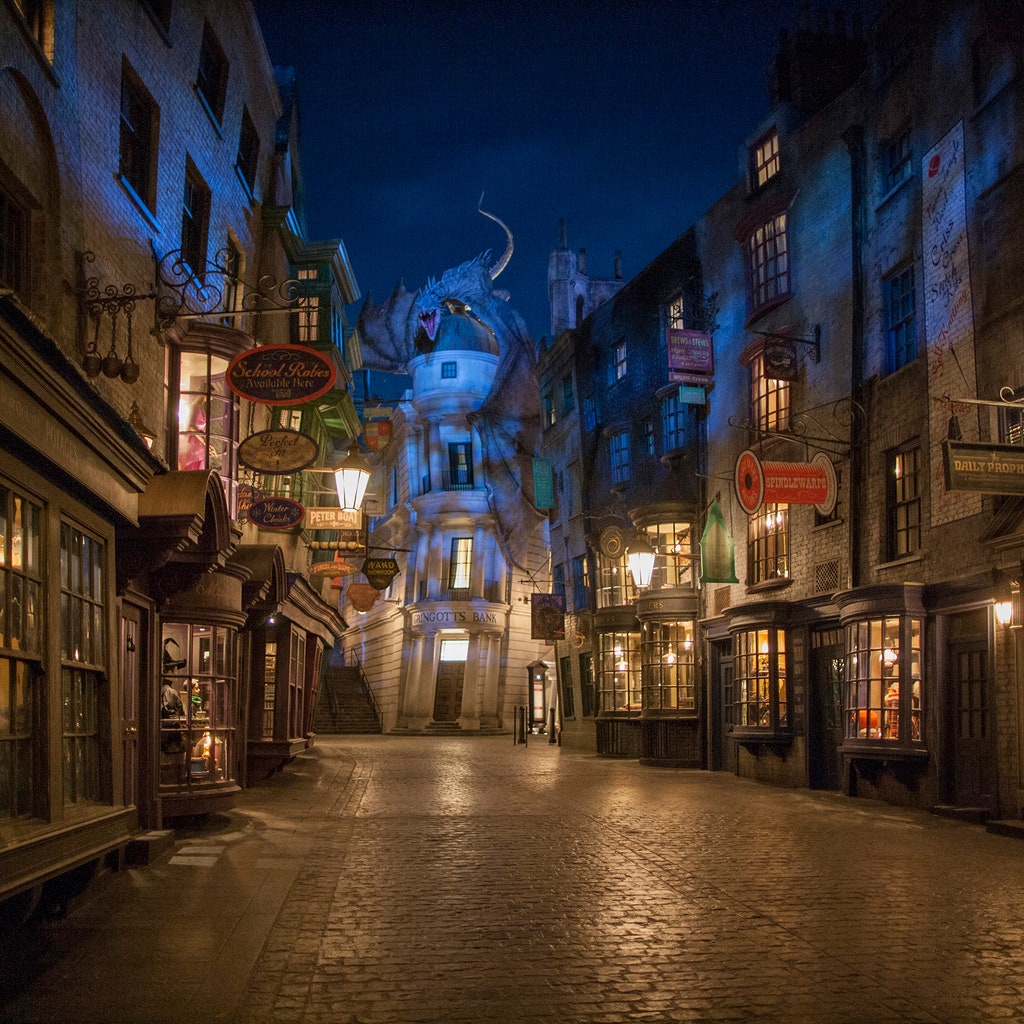 The Wizarding World of Harry Potter: Diagon Alley at Universal Studios ...